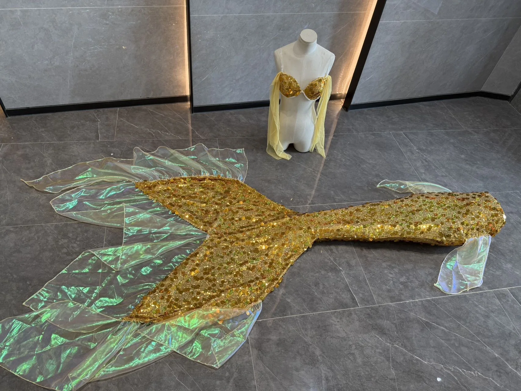 

Новый европейский и американский высококачественный костюм русалки с пайетками и фатином для подводной HD-съемки в аквариумах