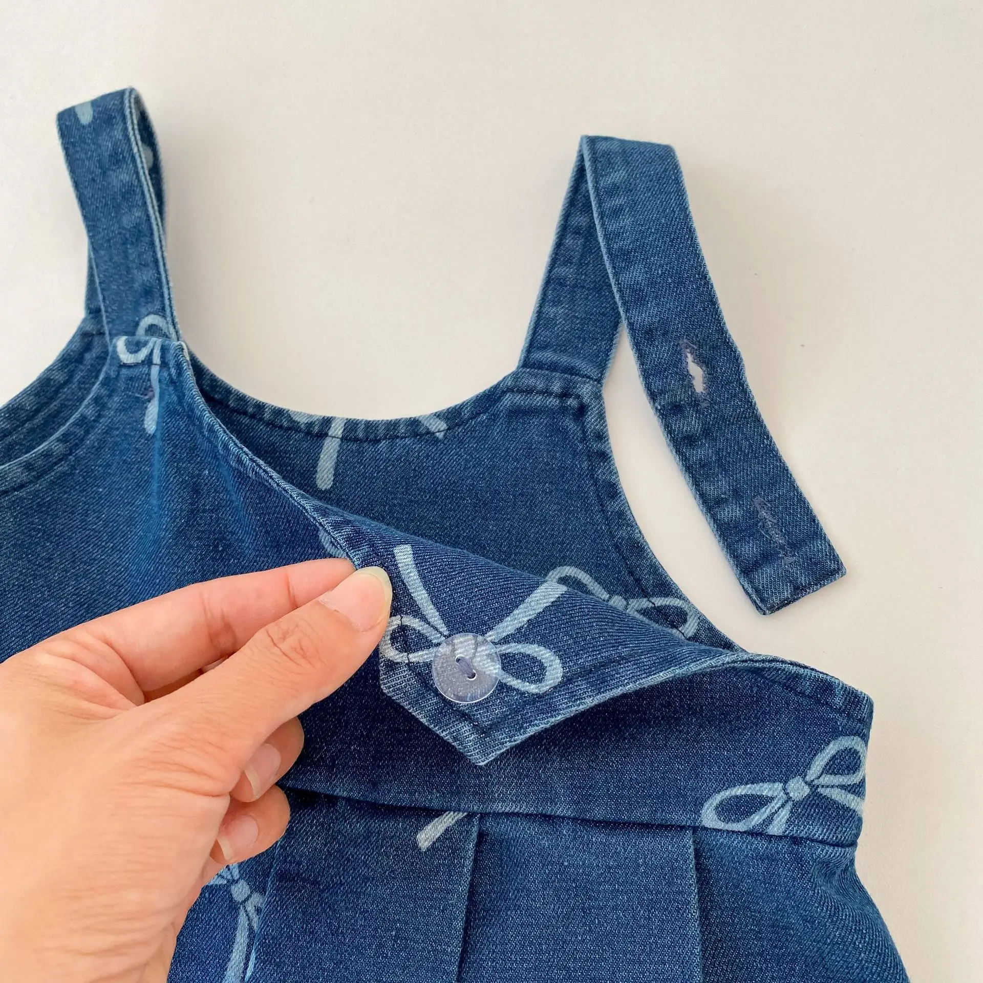 2026年夏新作 女の子用ノースリーブデニムスリングジャンプ - Baby Overall Denim のレビューと価格