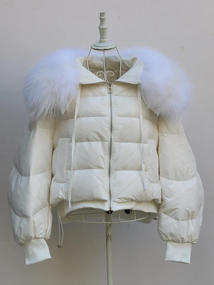 Hete Verkoop 2023 Winter Witte Eendendons Jas Voor Dames Korte Mode Jas Met Grote Natuurlijke Wasbeer Bontkraag Losse Bovenkleding