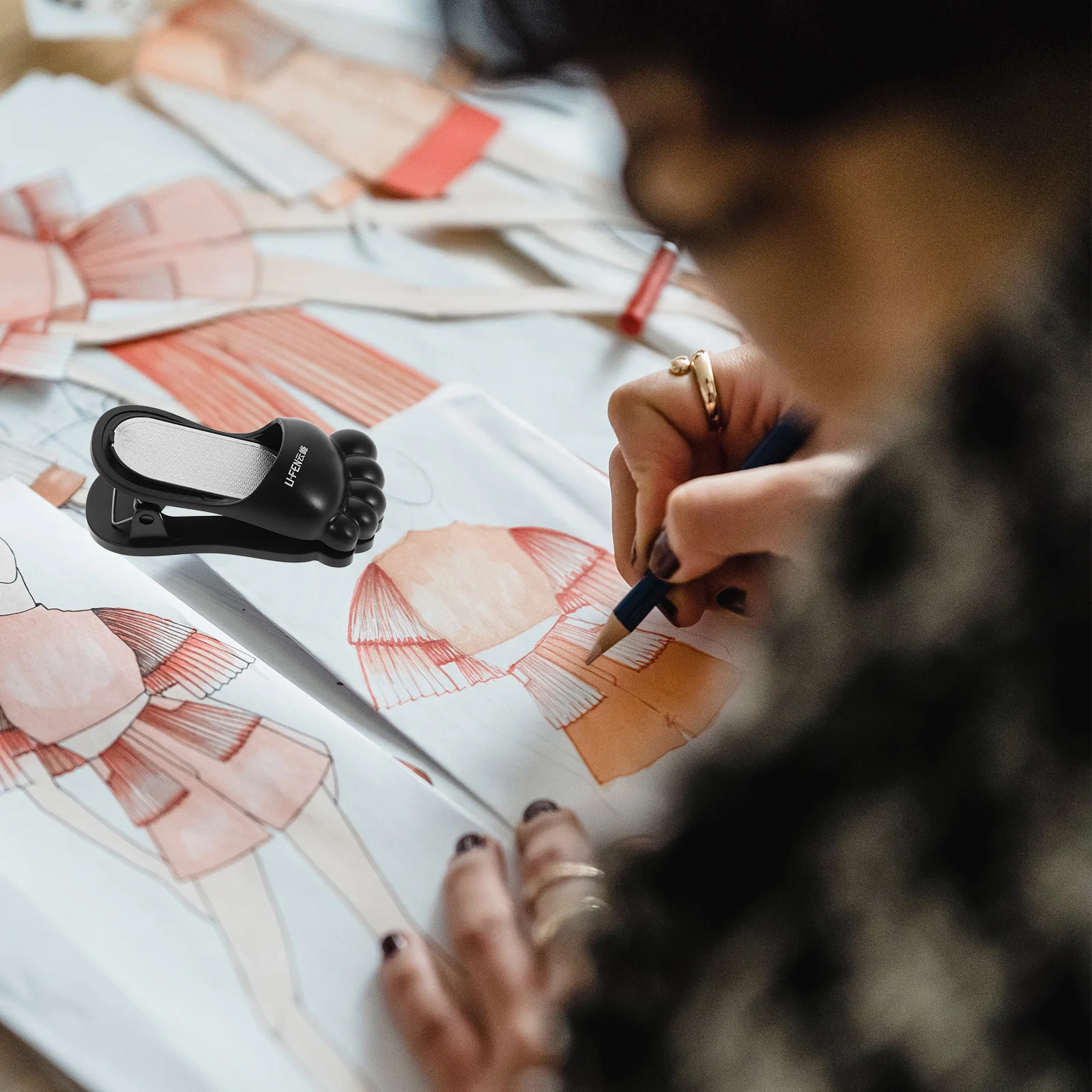 مبراة أقلام رصاص يدوية سوداء صغيرة، مستلزمات صغيرة للعين، أقلام رصاص شحذ دقيقة، مريحة وسريعة الفنان