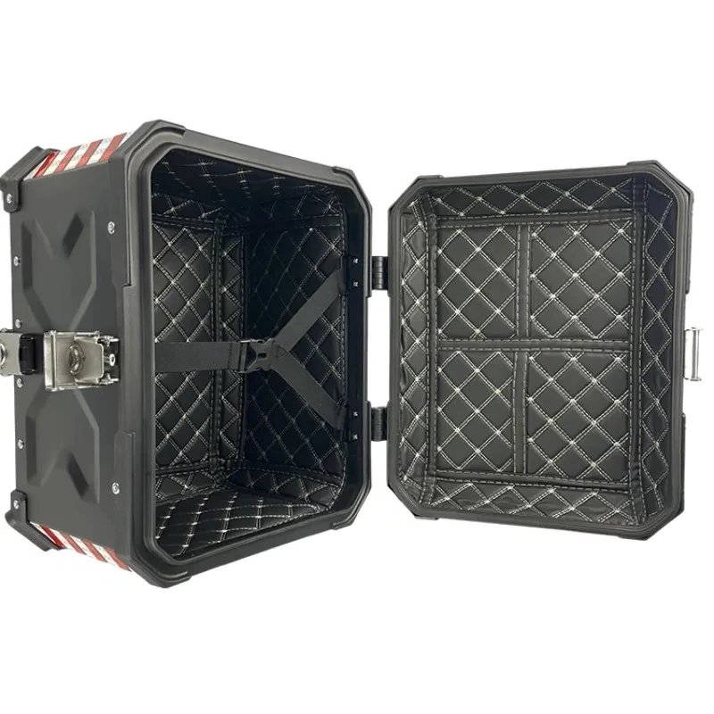 

High-quality 55L Sier+ black shockproof aluminum alloy motorcycle luggage box with waterproof tail box and large capacity.
