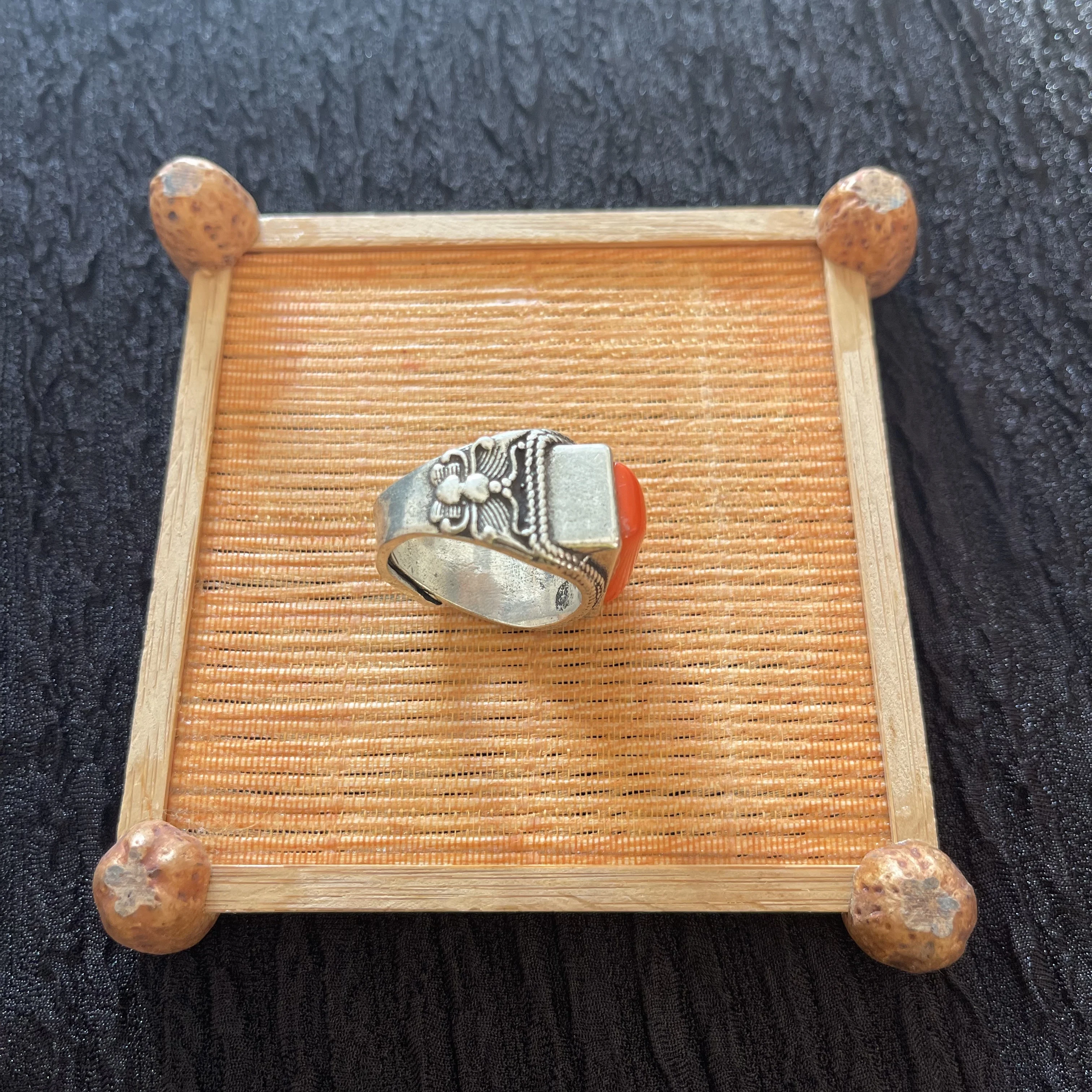 Vintage Tribal Style Men Ring Rectangular Red Synthetic Coral Stone Retro Antique Silver‑Tone Finger Ring Punk Ethnic Male State
