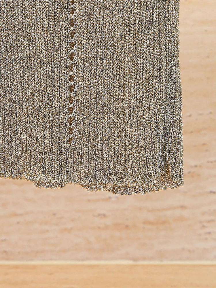 فستان طويل أنيق محبوك بتصميم مفرغ وياقة عالية للنساء في موسم الشتاء، قصة A-line وخصر مرتفع