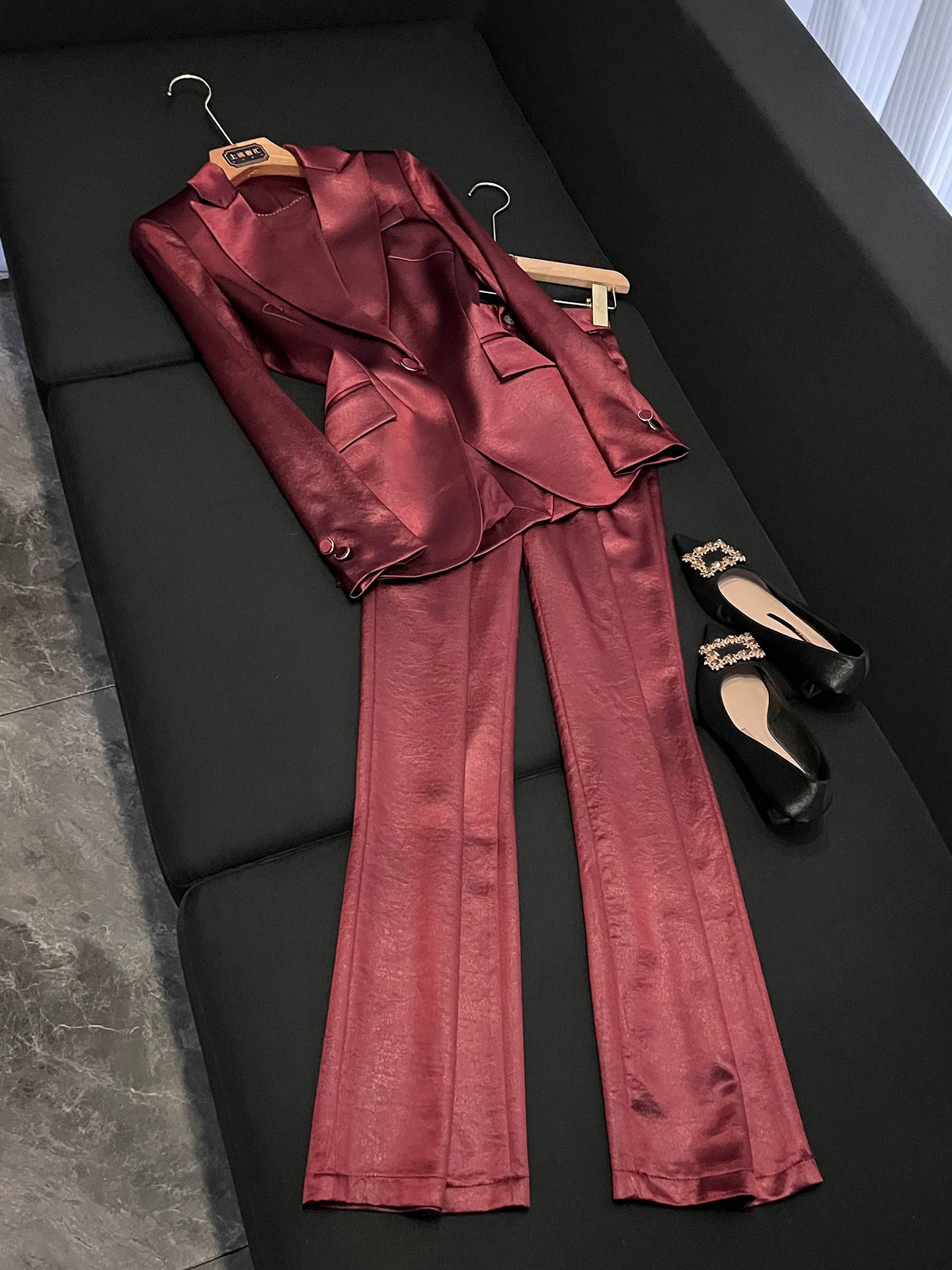 

Elegant Red Women's Suit Set Professional Two-Piece Ensemble Spring 2026 High-End Fashion Workwear Chinese Origin