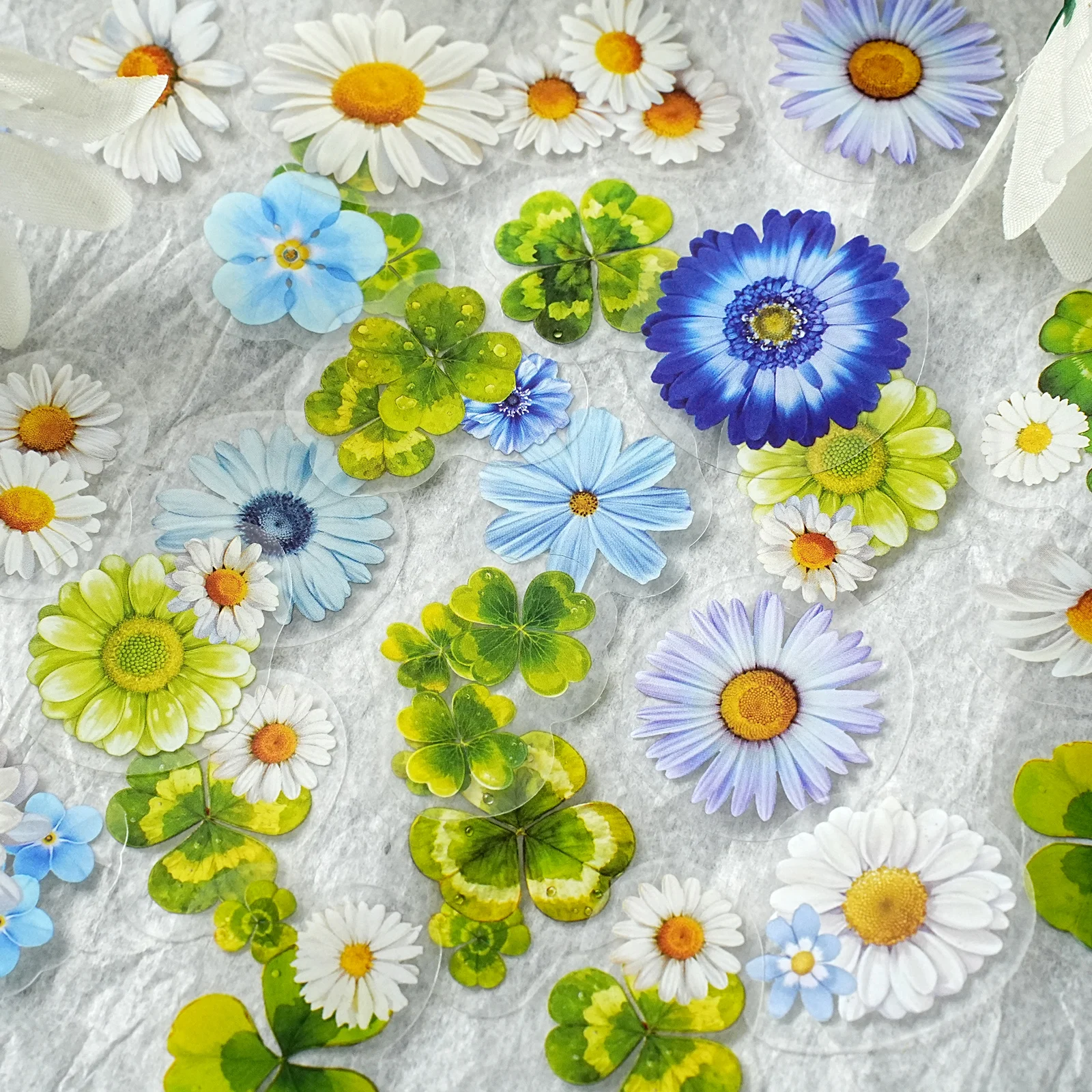 Etori Life Simbolo fortunato Acquerello fresco Margherita Trifoglio Adesivi 50 pezzi Bianco Blu Verde Schema di colori per laptop, Adesivi per telefono, Album fotografici, Decorazione della stanza, Sacchetti regalo, Materiale scolastico, Sigilli, Adesivi fortunati, Adesivi giocattolo, Regalo per gli amici