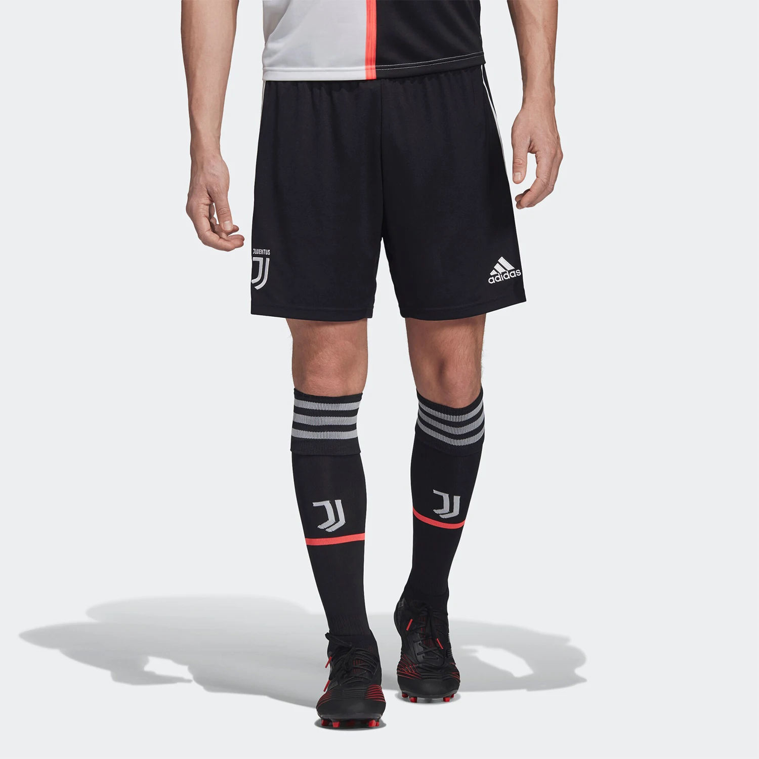 

Оригинальные мужские домашние шорты Adidas JUVE SHO Juventus DW5454