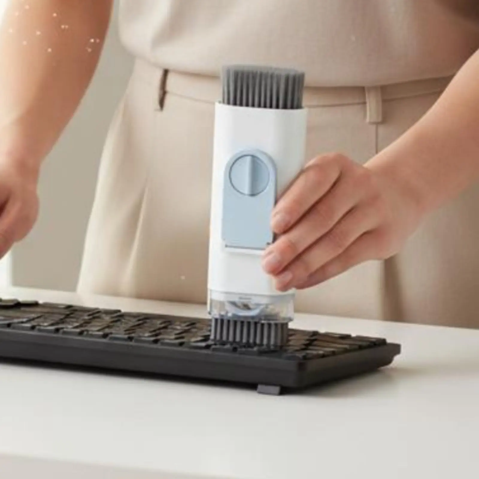 Multifunctional Keyboard Cleaner Soft Brush Keyboard Cleaner Kit 8-in-1 Cleaning Tool Portable Computer Cleaning Set for Office