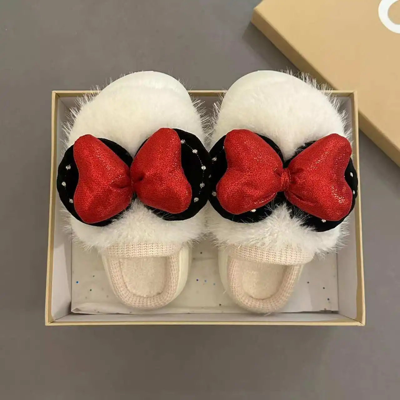

Winter home-use soft-soled silent cotton slippers fashionable cute with added padding for warmth comfort beautiful cotton shoes