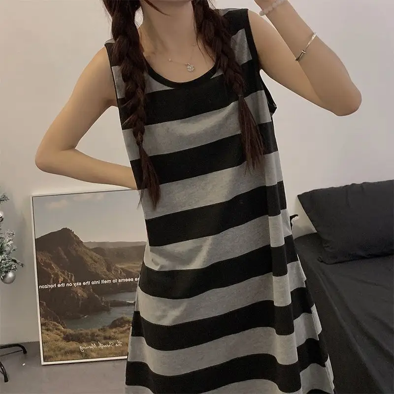 

Fashion O-Neck All-match Striped Sleeveless Dress Female Clothing 2025 Summer New Loose Young Style Casual Dresses