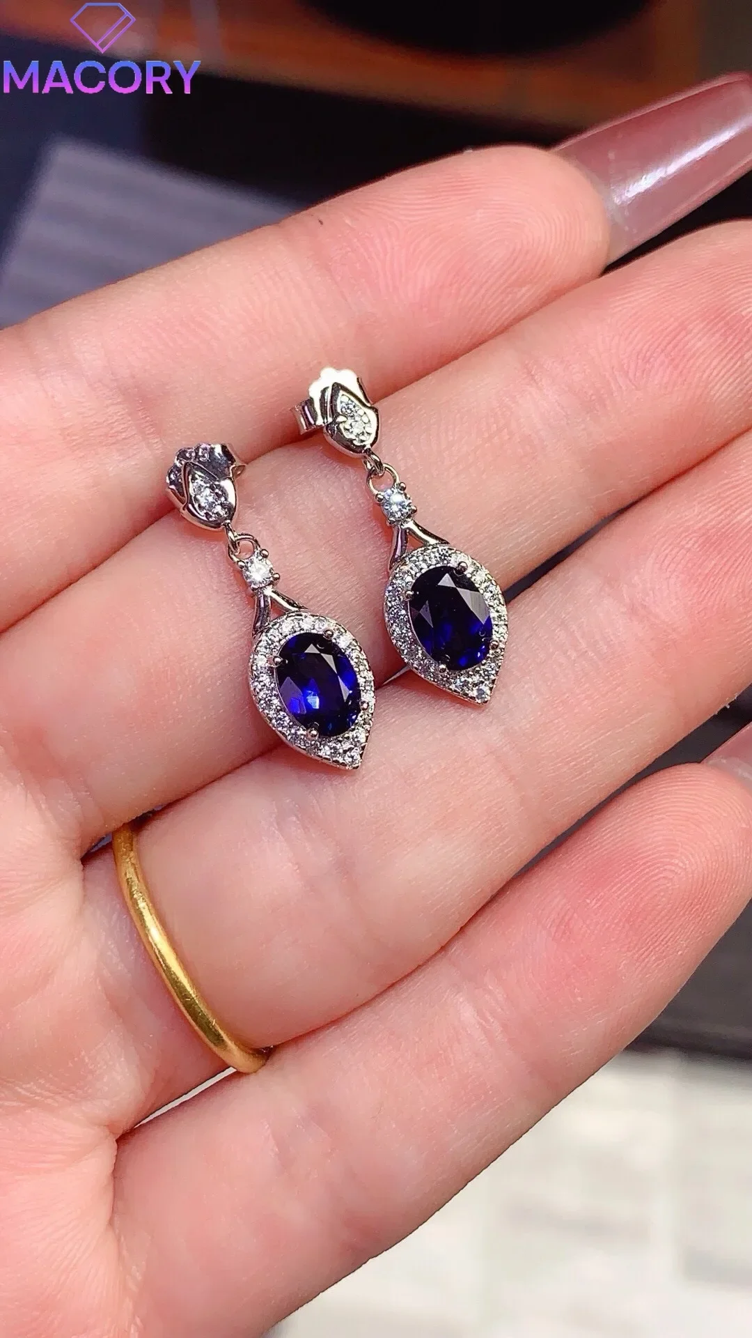 

Female sapphire earrings sterling silver 925 free shipping luxury replica gemstone jewelry factory guarantee.