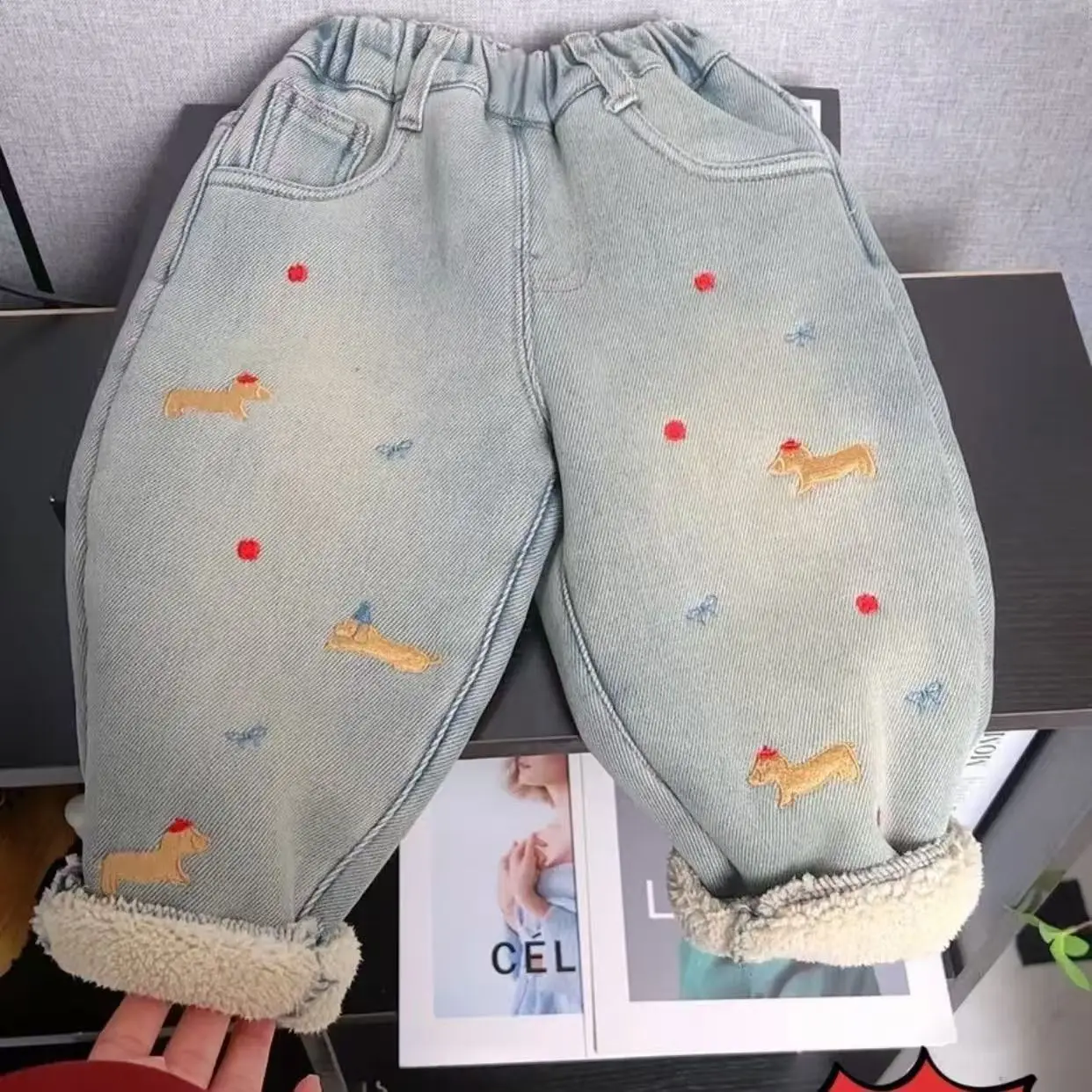 

Children's Velvet Pants 2026 Winter Fashion New Baby Thickened One piece Velvet Children's Winter Lambing Velvet Jeans Trendy