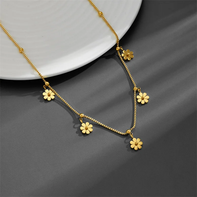 Graceful Little Daisy Titanium Steel Charm Necklace 18K Gold Plated Waterproof Non-Tarnish Chains Jewelry for Women Girls Gift