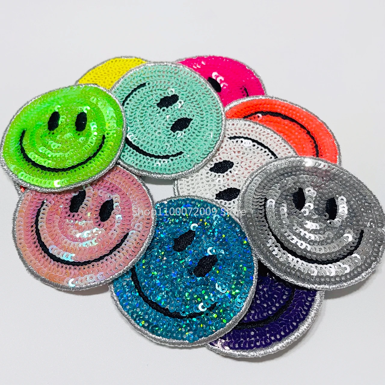 1pcs Smile Patches Sequined Giller Iron on Patch for Clothing Round Sequins Badge Colorful Smile face Applique for DIY Accessory