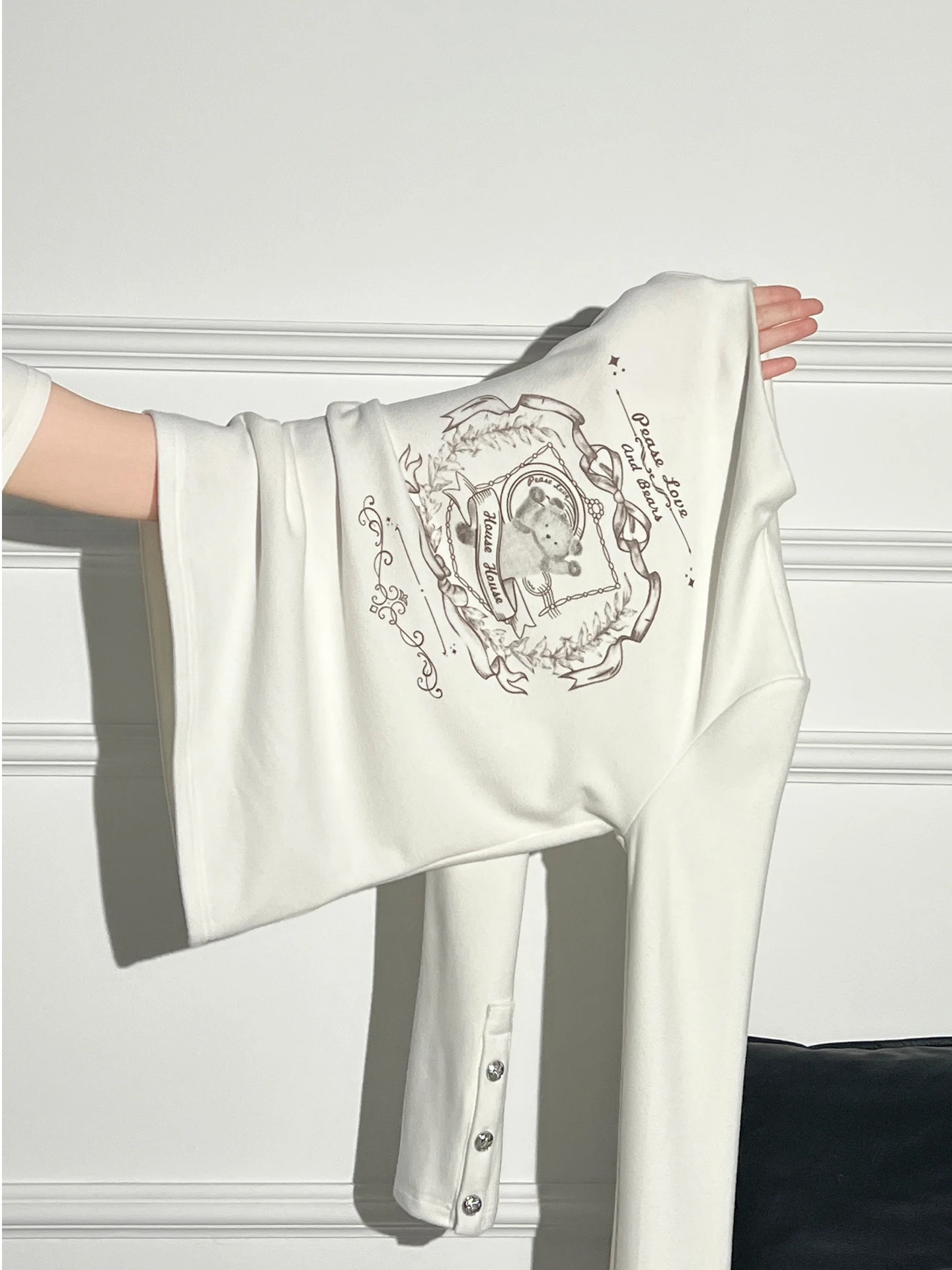 เสื้อกันหนาวพิมพ์ลายหมี คอกลม แขนยาว ผ้าโพลีเอสเตอร์ ใส่สบาย เหมาะสำหรับเดินทาง ฤดูใบไม้ร่วง ฤดูหนาว