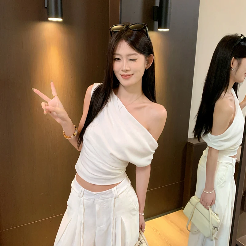 프랑스어 불규칙한 디자인 흰색 오블리크 어깨 반팔 티셔츠 여성 여름 패션 올 매치 슬림 어깨 탑