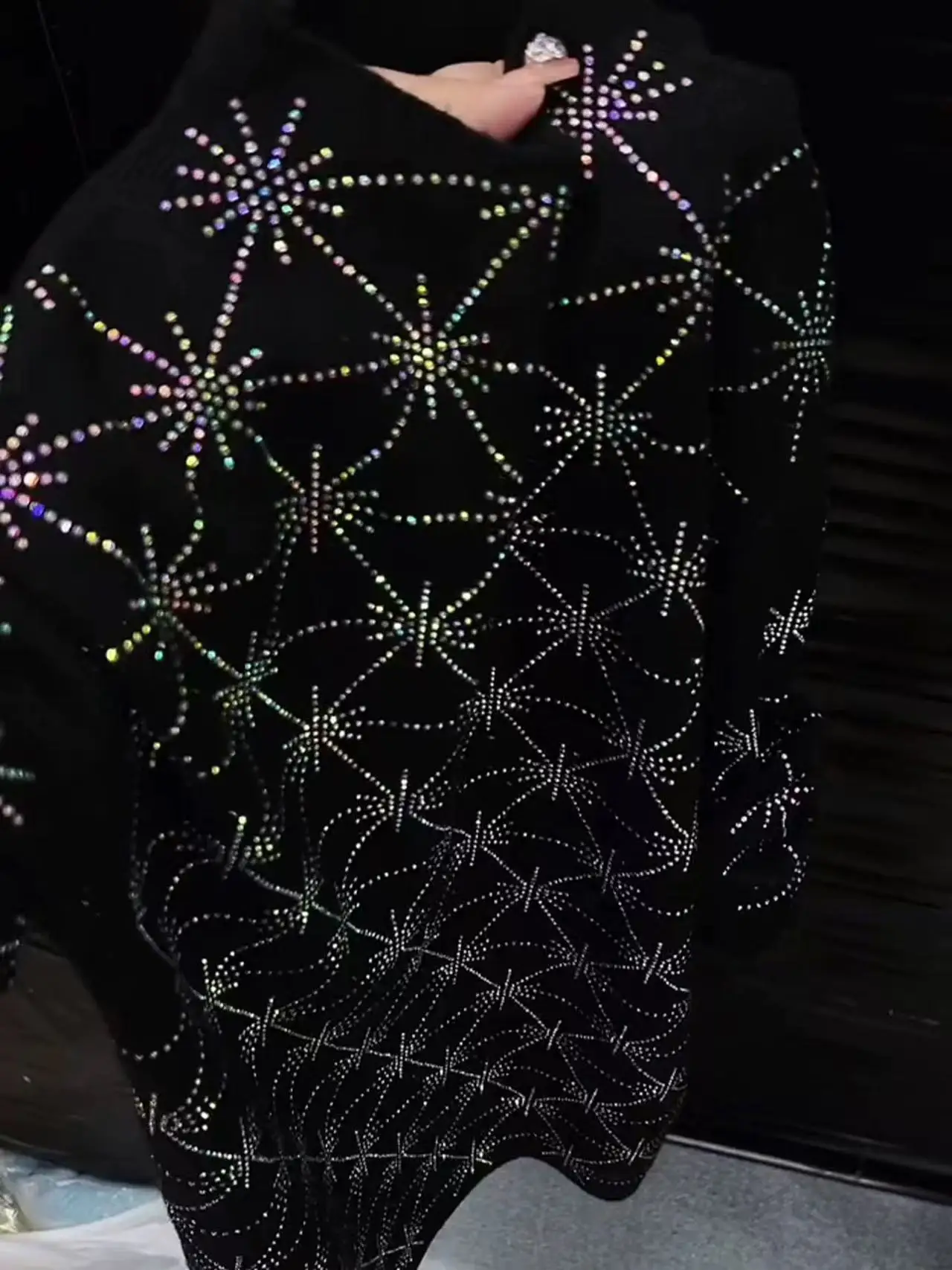 

Роскошный стиль, блестящие бриллианты, черный свитер с горячим сверлением для женщин, осенне-зимний трикотаж, нижний пуловер, женская одежда