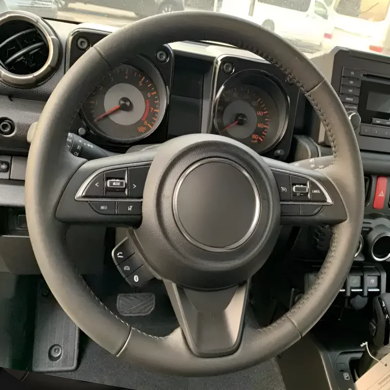 

For Suzuki Jimny 19-26models Hand-stitched Car Steering Breathable; wear-resistant; skid-proof full coverage modification desig