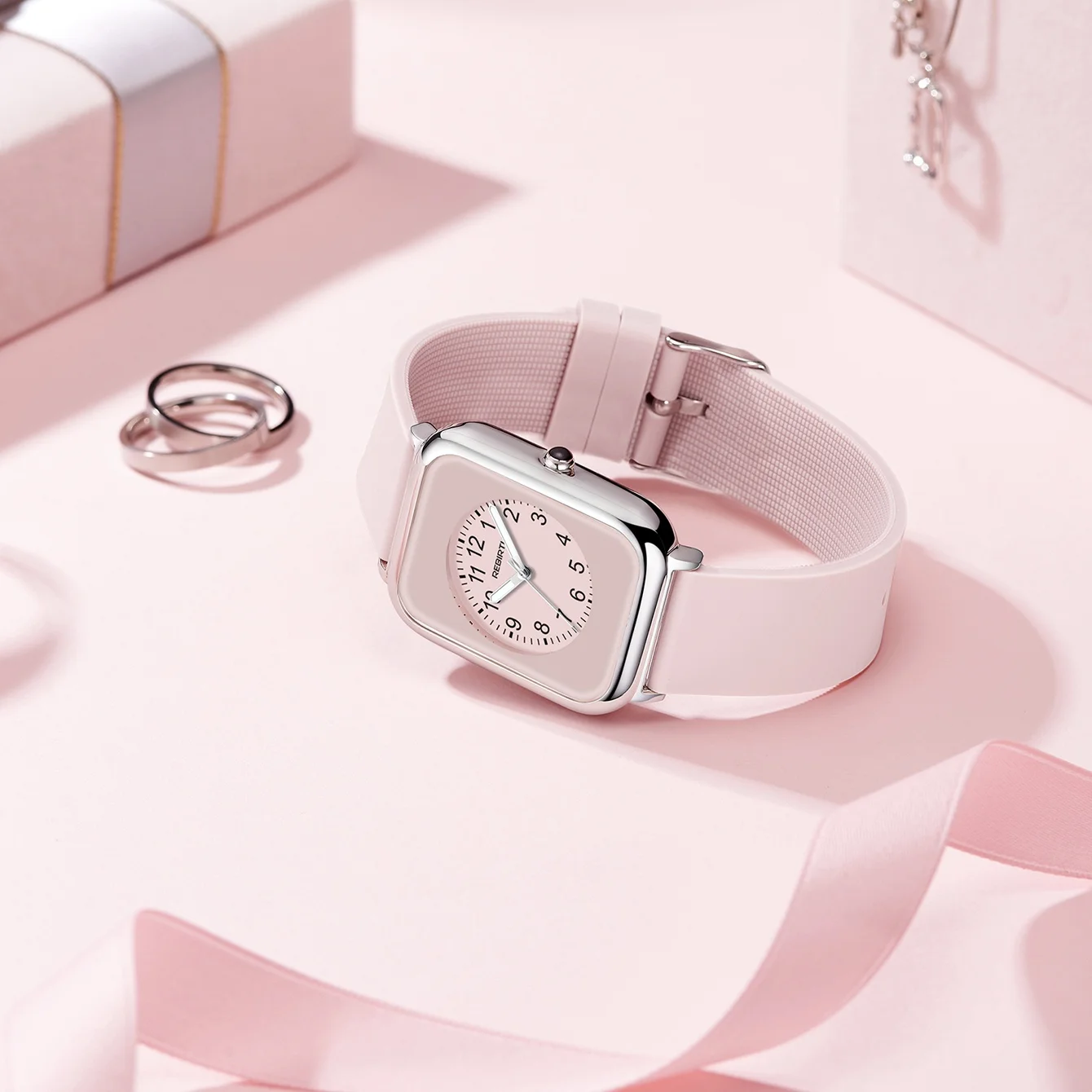 ساعة كوارتز مربعة بسيطة ذات قيمة عالية