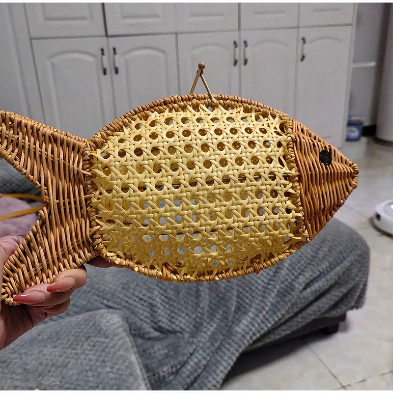 Fish Shaped Hollow Woven Hand-held Bag Niche Design Rattan Woven Bag Leisure Clip Bag Women New Fashion Creative Casual Clutch - view 2