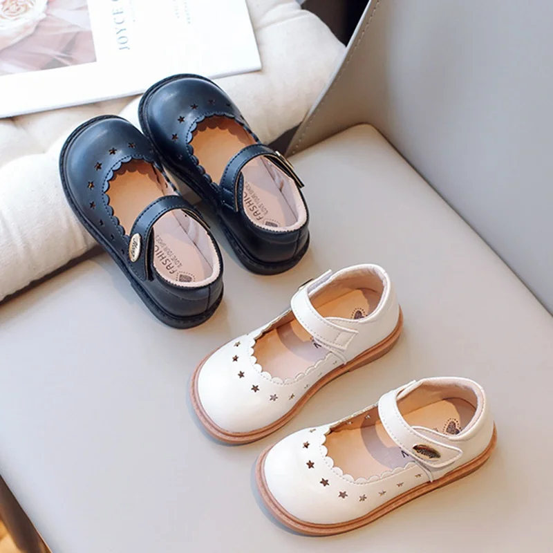 Summer Baby toddler shoes Fashionable without losing the cuteness Flat shoes Perfect fit The design of openwork stars