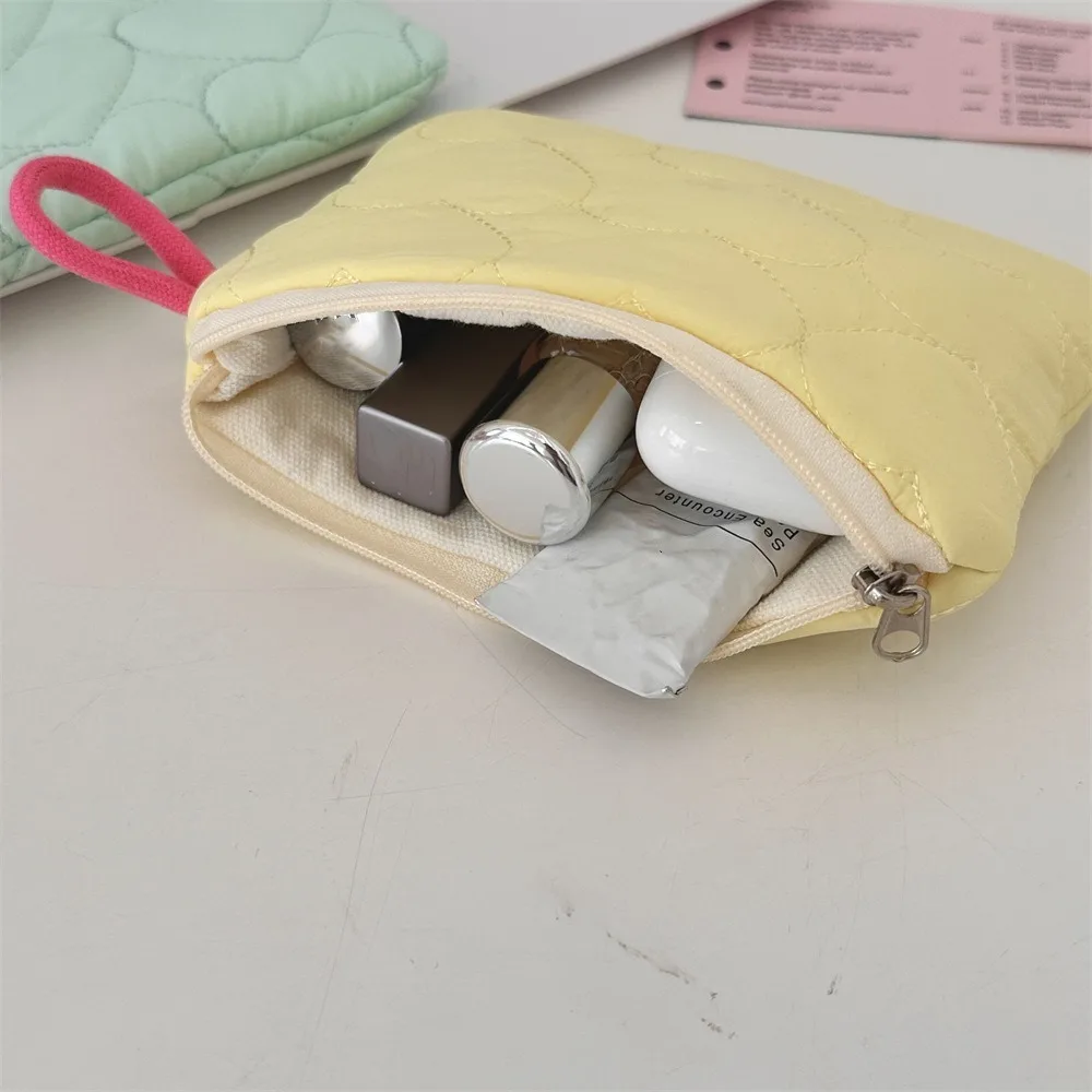 Простой стеганый кошелек для монет с сердечком, легкие мини-клатчи, женские сумки ярких цветов