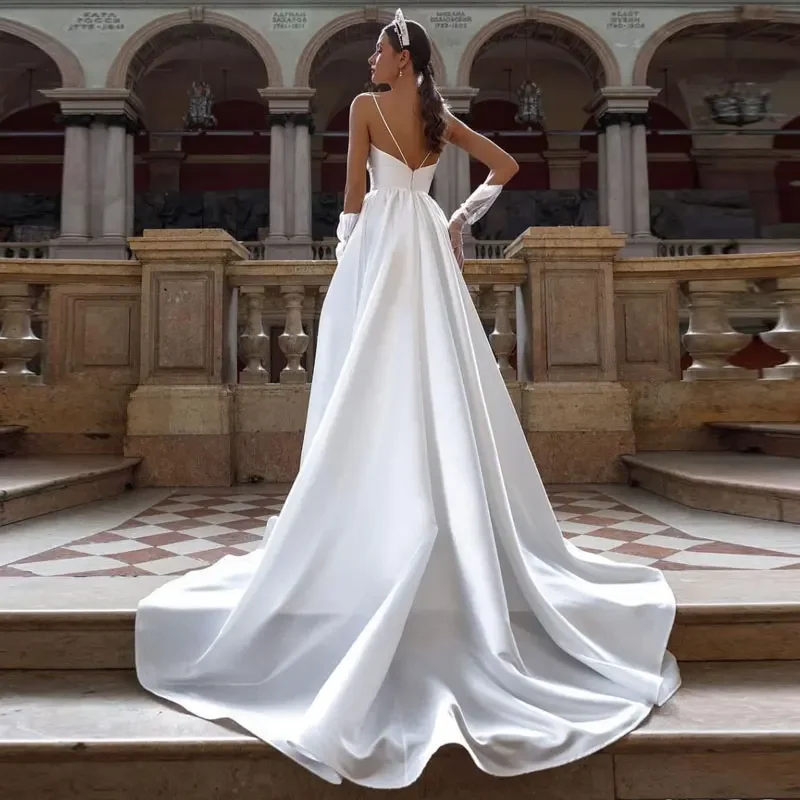 Princesa A Linha Brilhante Vestido De Noiva De Cetim, Decote Em V Profundo, Alça De Ombro Italiana, Nupcial, Auditório, Elegante