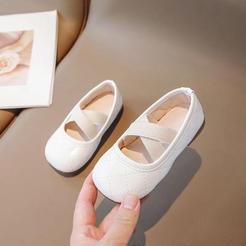 Meninas princesa estilo apartamentos de couro 2026 primavera outono recém chegados sola macia crianças sapatos casuais para crianças