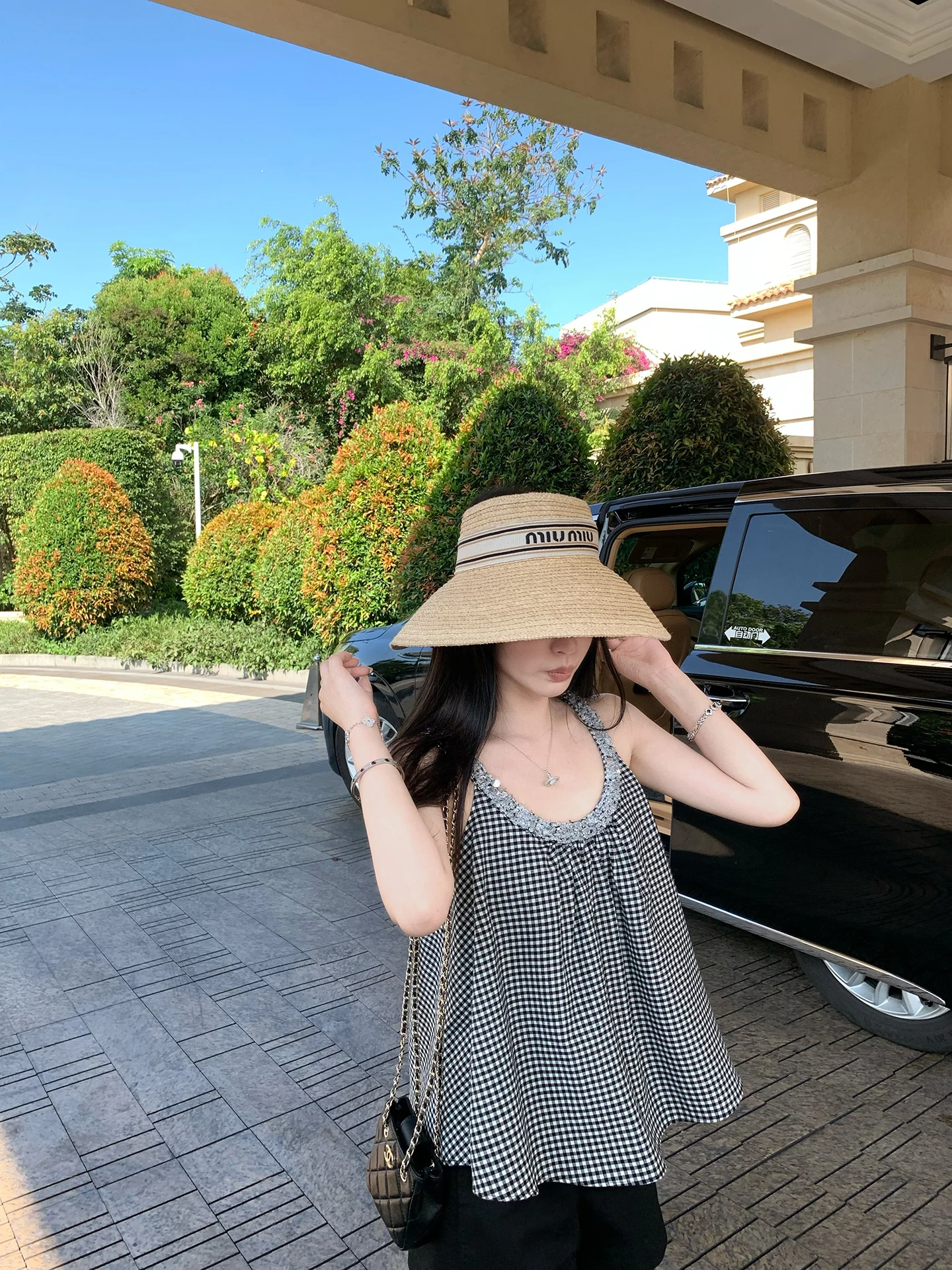 

Женская верхняя одежда Cchen Chen: Белый жилет с пайетками, облегающий силуэт, из шелка, для повседневной носки