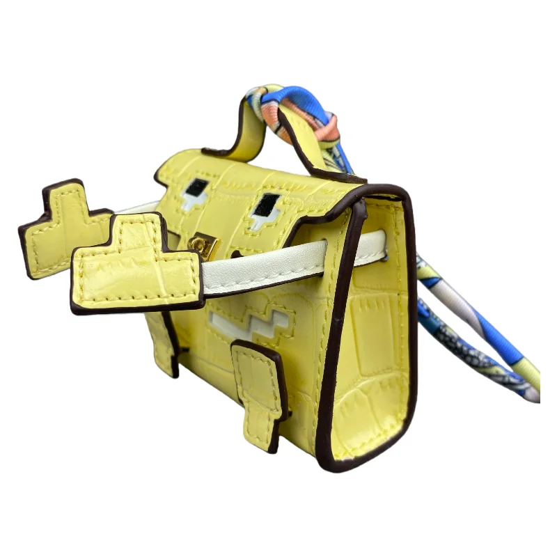 Mini-Pixel-Puppen-Taschenanhänger, bezaubernder, mit Krokodil geätzter PU-Leder-Schlüsselanhänger mit Beutel für Ohrhörer und Münzen, handgefertigtes Pastell-Cutie-Geschenk – Detail 8