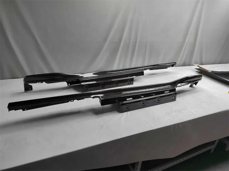 OEM نمط ألياف الكربون الجافة الجانب تنورة ملحقات الجانب المفسد ل 812 Superfast GTS BodyKit