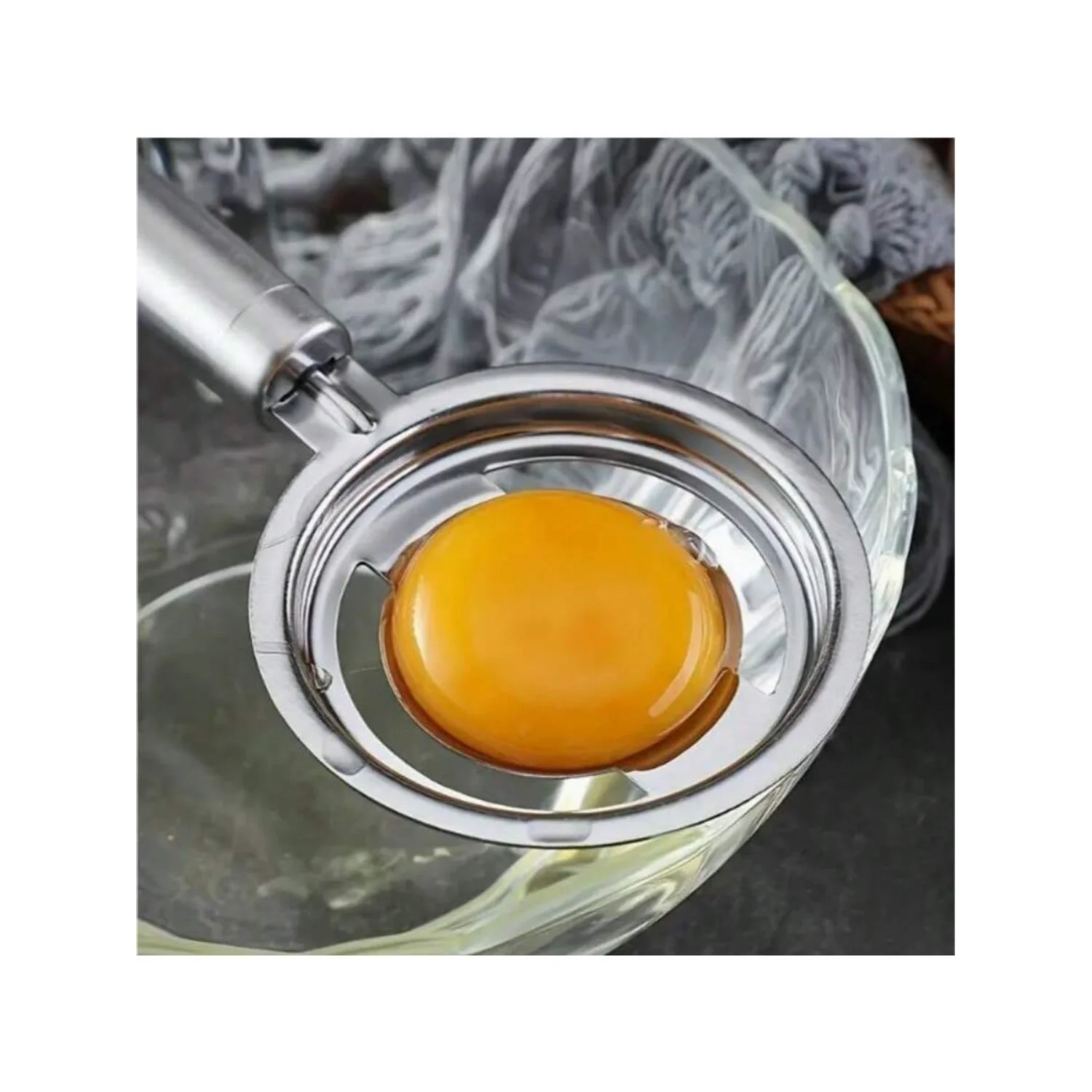 ステンレススチール製卵白分離器 – 健康的な調理やベーキングのための素早く、耐久性があり、汚れのないストレーナー