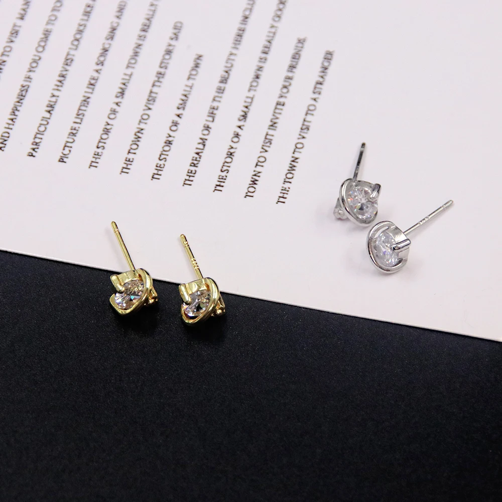 Anime Oosaki Nana Cosplay Earrings Fashion Crystal Saturn Shape Ear Studs For Women Men Punk Party Jewelry Prop Lover Gift