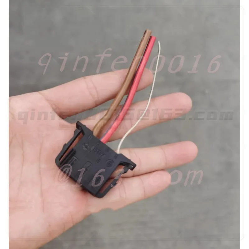 

Suitable for BMW Blower Resistance Plug Adapter E90 E92 318 320 325 328 335 520525