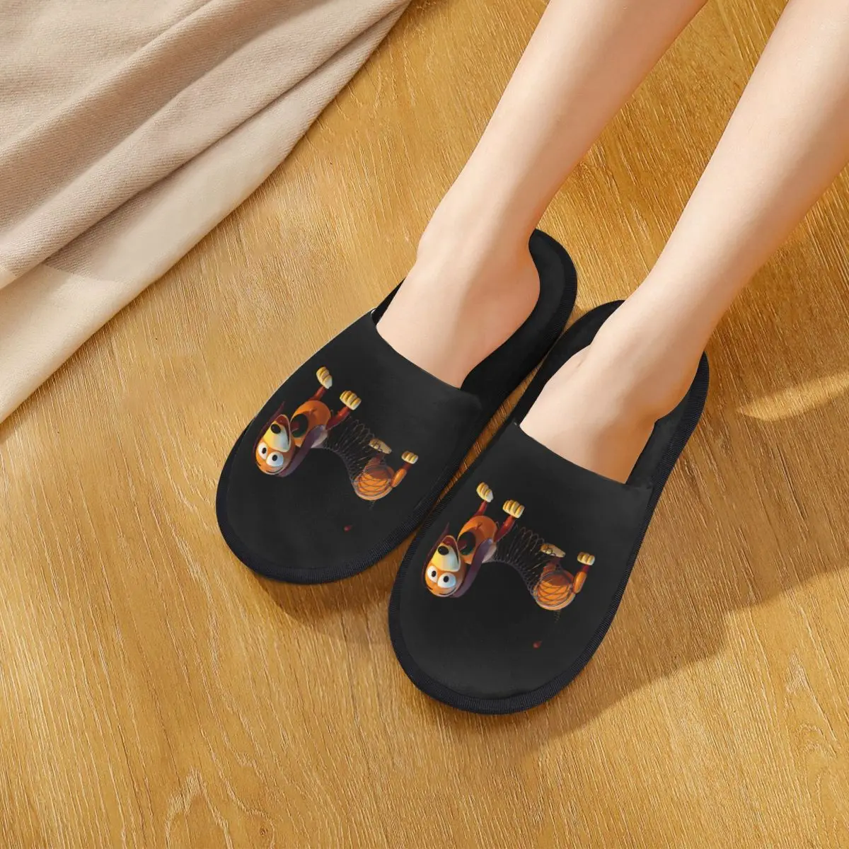 شبشب Slinky Toy Story Cartoon House المضاد للانزلاق من إسفنج الذاكرة الناعم في الأماكن المغلقة