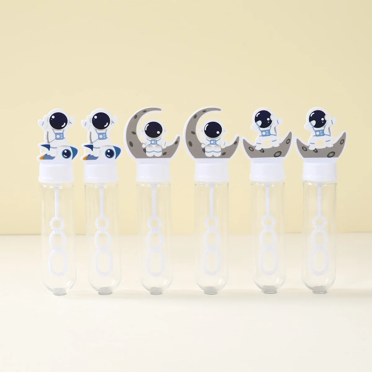 10pcs 우주 비행사 버블 튜브 행성 비누 병 우주 테마 생일 파티 장식 어린이를위한 우주 비행사 생일 선물