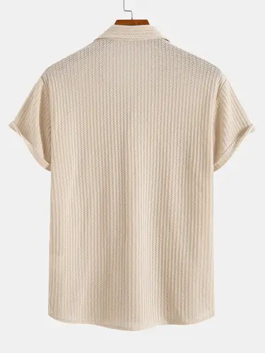 Imagen 2 del producto Camisa frontal con botones texturizados para hombre, Top informal holgado con cuello de manga corta para verano, ropa de moda para hombre para uso diario