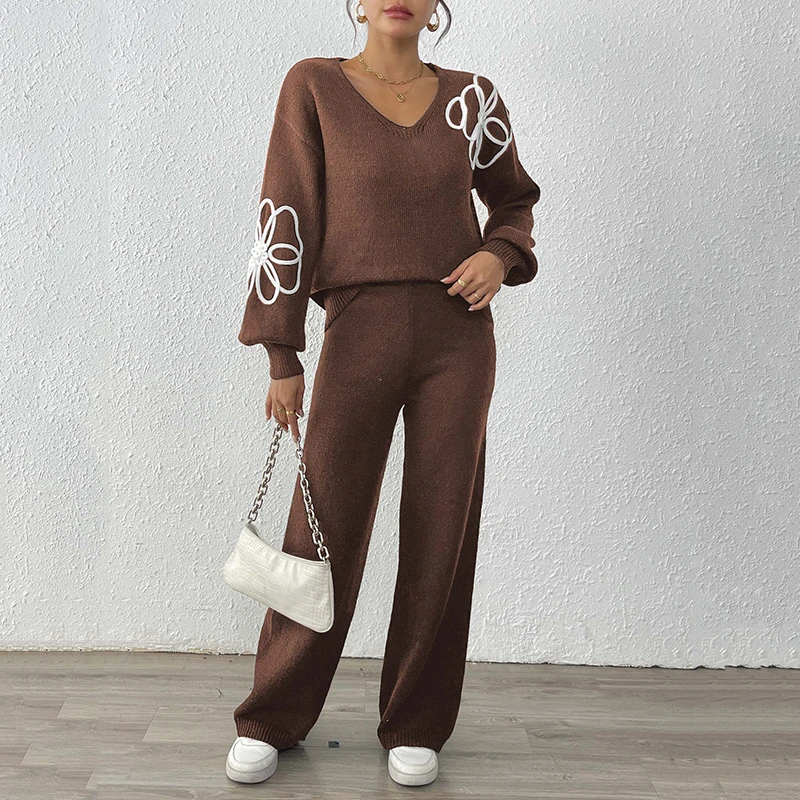 

Осень-зима Новые свитера с длинным рукавом и цветочной вышивкой Темпераментный вязаный костюм с v-образным вырезом Свободные повседневные широкие брюки из двух предметов