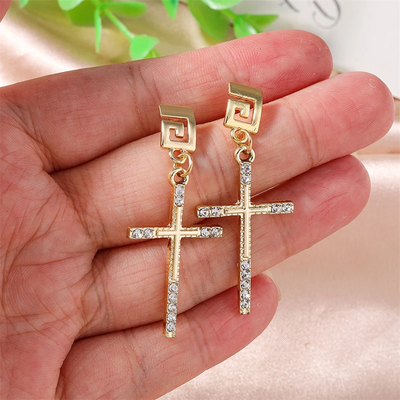 Modische Kristall-Metall-Kreuz-Ohrstecker für Frauen und Mädchen, Party- und Festival-Schmuckgeschenke – Detail 3