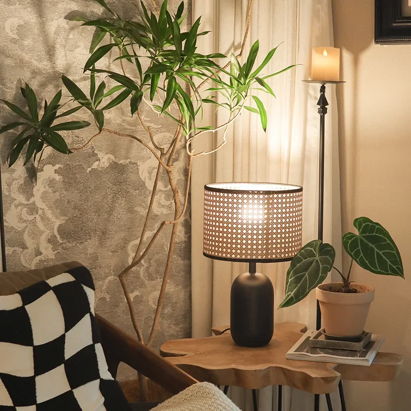 Lámpara de escritorio de ratán japonés, lámpara de noche para dormitorio en casa de familia tejida de bambú creativa, decoración Retro americana para sala de estar, lámpara de escritorio