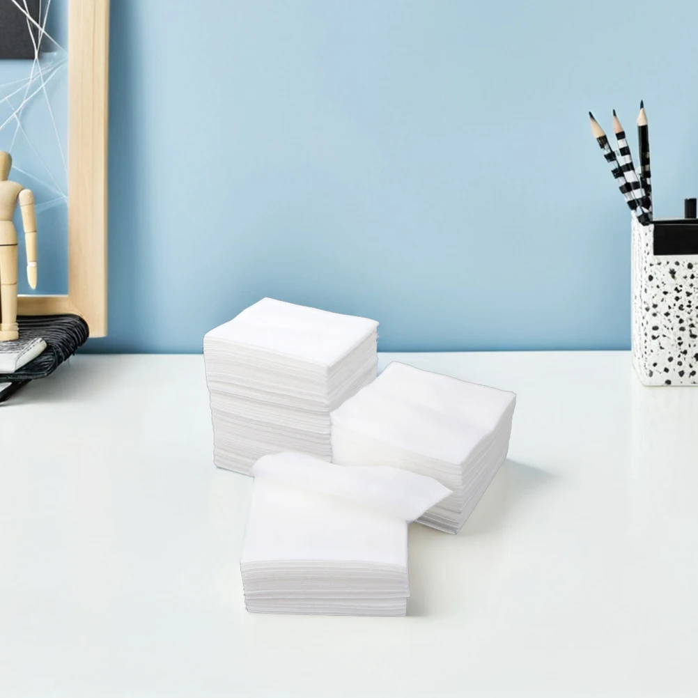 100 pièces de tampons de maquillage carrés non tissés, doux, réutilisables, lingettes faciales pour le toner, le démaquillant pour les lèvres, routine quotidienne de soins de la peau