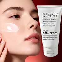 Crème éclaircissante 377+577, contient de la niacinamide et de la vitamine C, réduit les taches brunes - Unifie le teint - Éclaircit la peau - Hydrate en profondeur et lisse la peau, design pratique en tube 5