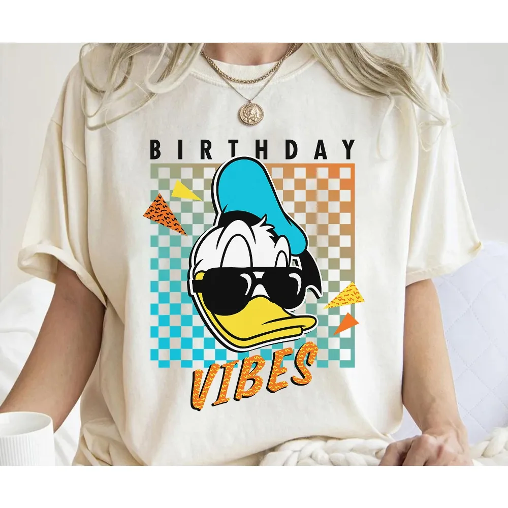 قميص ديزني دونالد داك لعيد الميلاد 80s، قميص صورة دونالد داك، ميكي والأصدقاء، موضوع عيد الميلاد، عائلة ديزني لاند