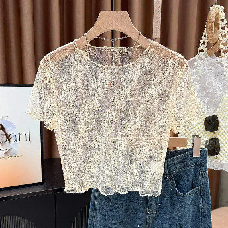 Kurzärmeliges T-Shirt mit Holzohren-Spitzenkante und hohlem Spitzenmuster, Damen-Trägerrock mit Anti-Licht-Effekt, kurzes Oberteil aus Eisseiden-Mesh – Detail 3