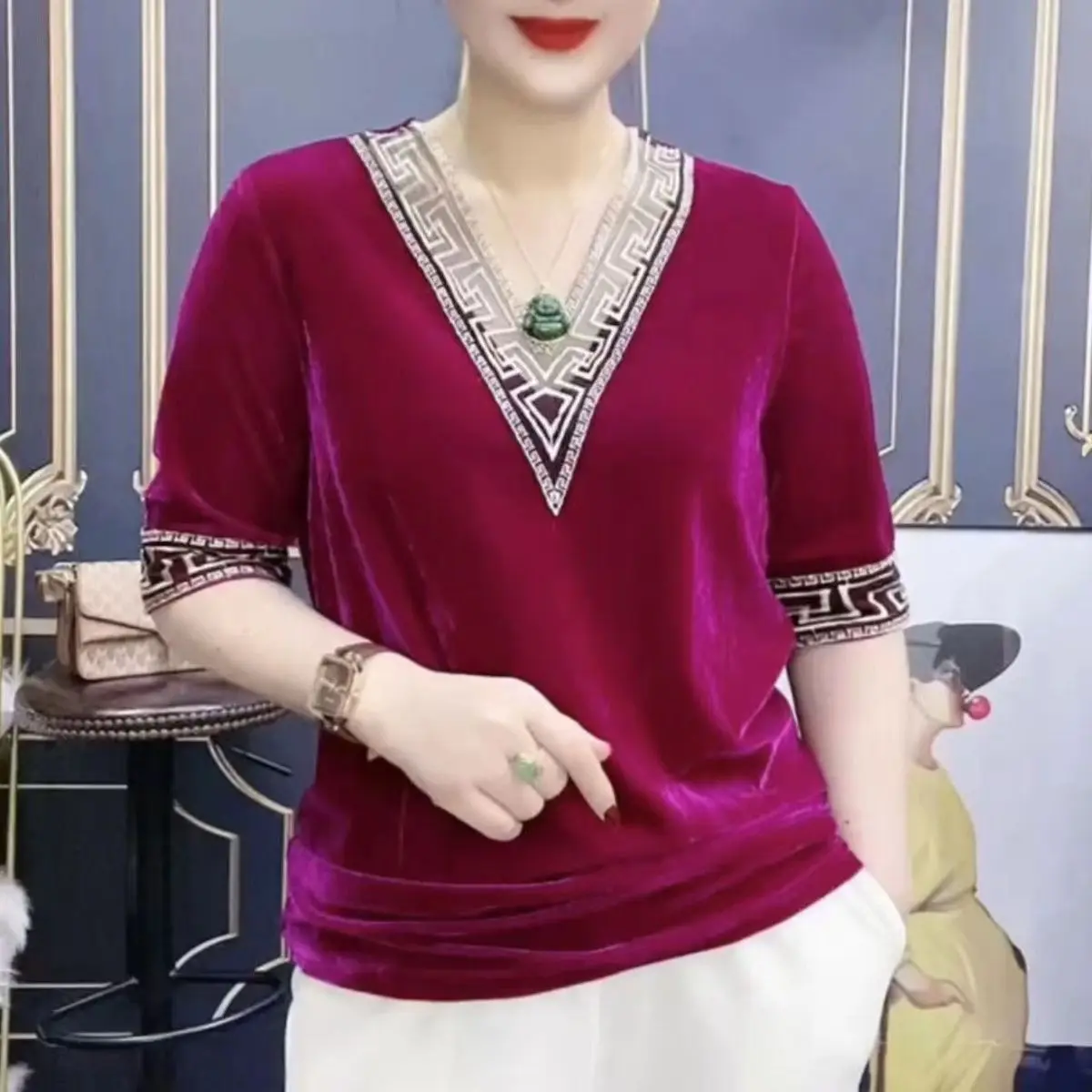 Vintage Women Golden Velvet T-shirt Spring Autumn New Long Sleeve Female Clothing V-neck Fashion Pullover Loose Casual Tops 2023