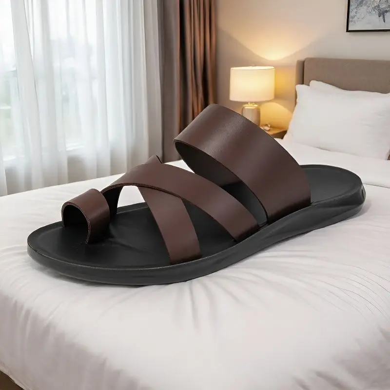 Weiche und bequeme Herrenhausschuhe eignen sich für den täglichen Gebrauch zu Hause, im Freien und für die Freizeit. Neue coole Herren-Sandalen. – Detail 3