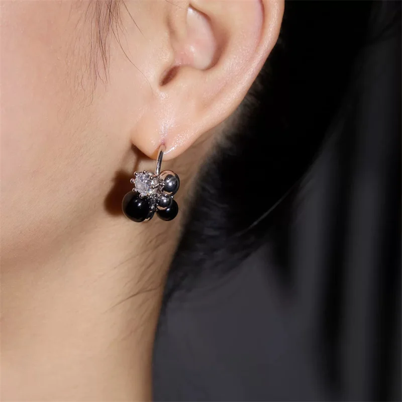 

Elegant Vintage Burst Bead Grape String Black Agate Earrings for Women Fashion Light Luxury Trend Top High-end Gift Jewelry