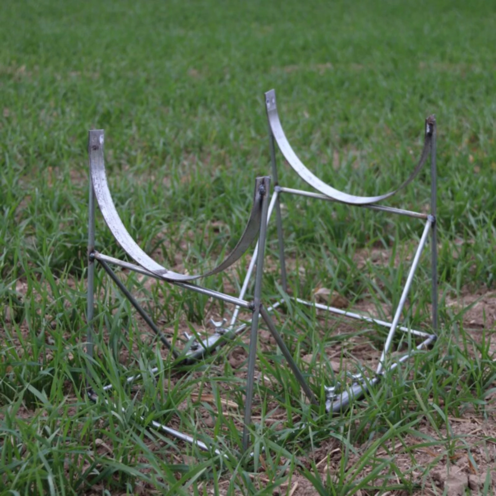 

Yam Bundling Rack Cylindrical Steel Yam Stem Rack Farm Tool Rectangular Base Silver-Gray Finish