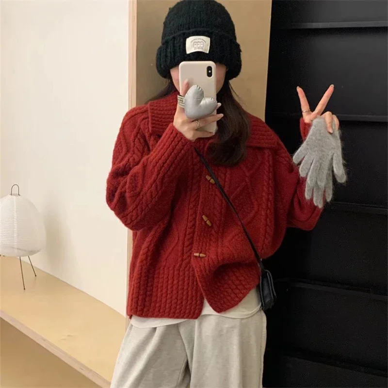 

Женская одежда, осенне-зимний модный корейский повседневный однотонный вязаный свитер на пуговицах, женский темпераментный свитер с винтовой резьбой, кардиган