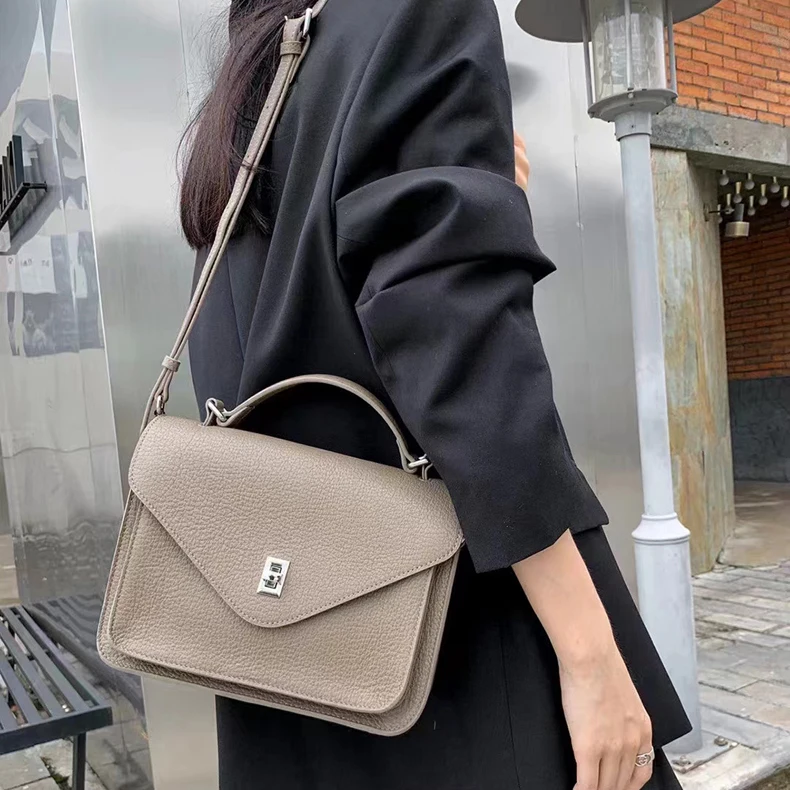 

First Layer Cowhide / Messenger Bag / 2024 Factory New Style / Simple / Retro / Shoulder Bag / Crossbody Bag / Korean Style / Satchel Small Square Bag / Envelope Bag / S 2024071611