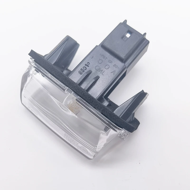81270-0F020 81270-02131 ライセンスプレートライトの実際の使い方と評価